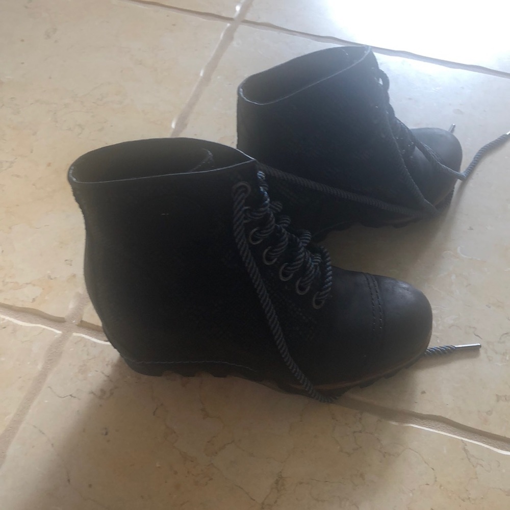 Sorel water proof wedge never worn